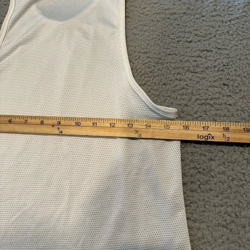 Lululemon Race Tank crop size 8 Color White